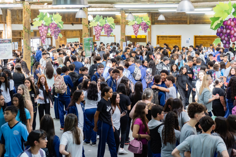 Feira mostra a alunos do ensino fundamental os benefícios da educação profissional