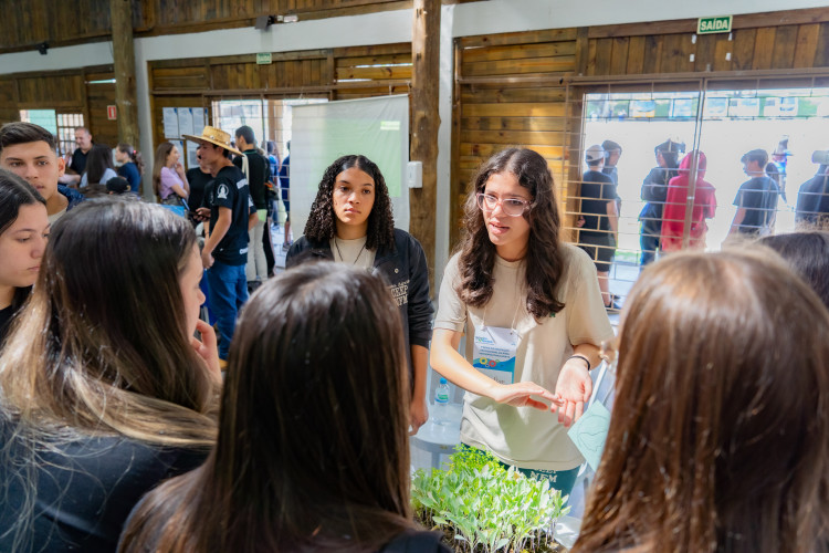 Feira mostra a alunos do ensino fundamental os benefícios da educação profissional