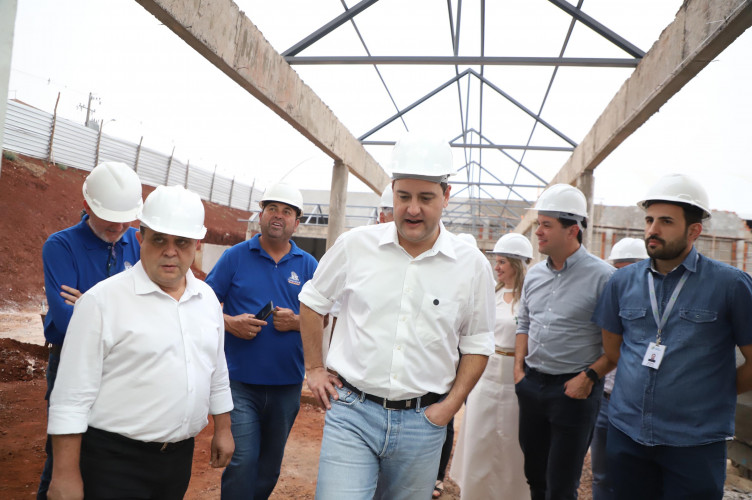 Governador vistoria obra da nova escola estadual de Cascavel, no Jardim Riviera