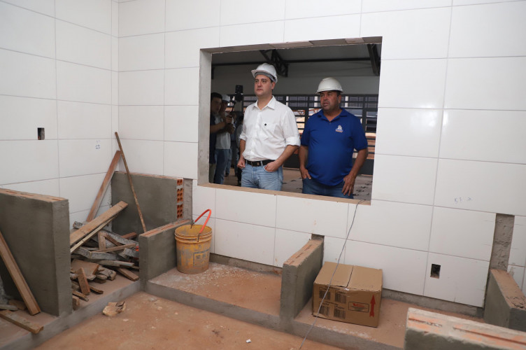 Governador vistoria obra da nova escola estadual de Cascavel, no Jardim Riviera