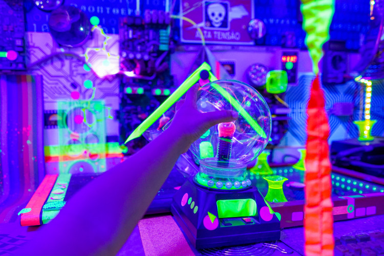 Estudantes paranaenses vivenciam cinema movido a energia solar em evento gratuito