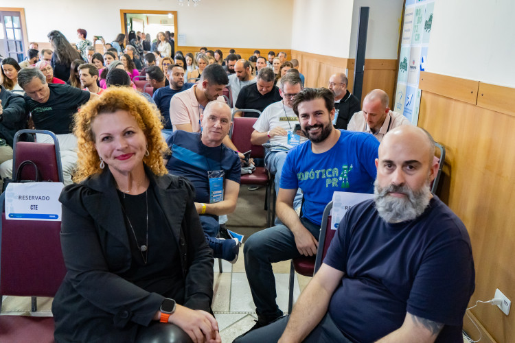 Seminário reúne 200 professores de robótica para encerramento da jornada educacional de 2024