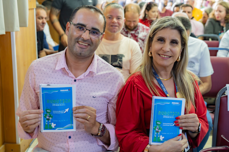 Seminário reúne 200 professores de robótica para encerramento da jornada educacional de 2024