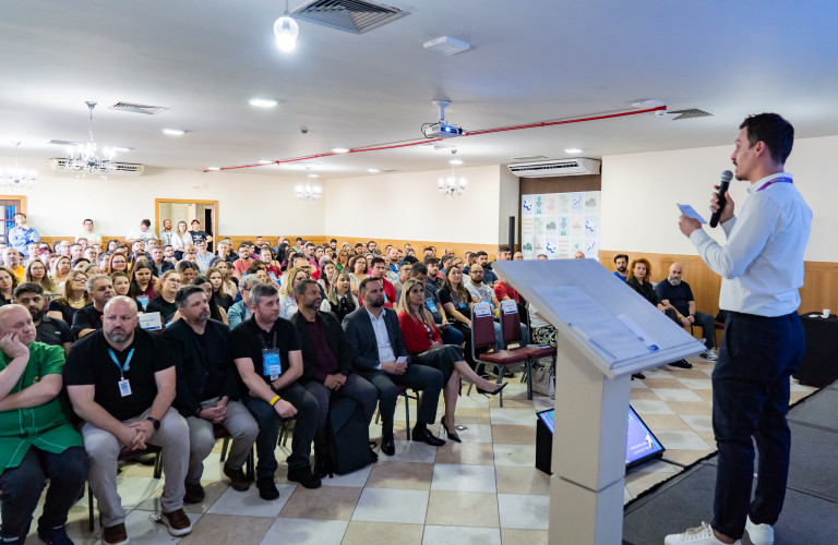 Seminário reúne 200 professores de robótica para encerramento da jornada educacional de 2024