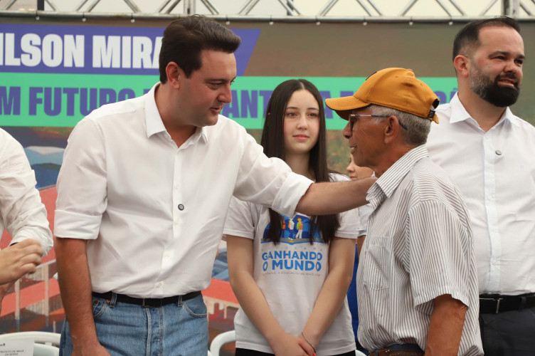 Com investimento de R$ 10 milhões, governador inaugura colégio em Mauá da Serra