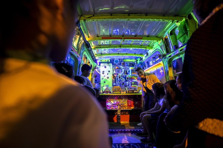 Estudantes paranaenses vivenciam cinema movido a energia solar em evento gratuito