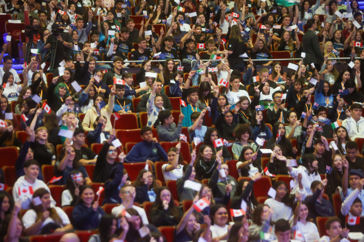 Ganhando o Mundo: 1,3 mil alunos passam pela preparação final antes do intercâmbio