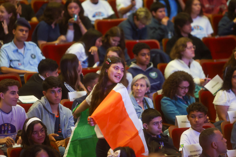 Ganhando o Mundo: 1,3 mil alunos passam pela preparação final antes do intercâmbio