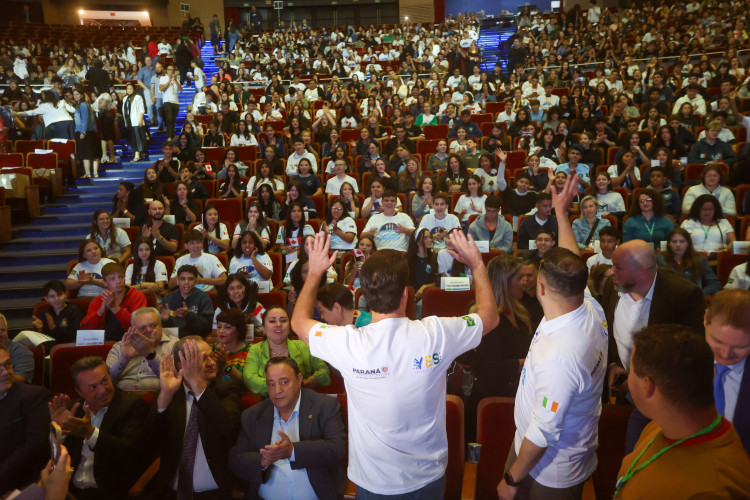 Ganhando o Mundo: 1,3 mil alunos passam pela preparação final antes do intercâmbio