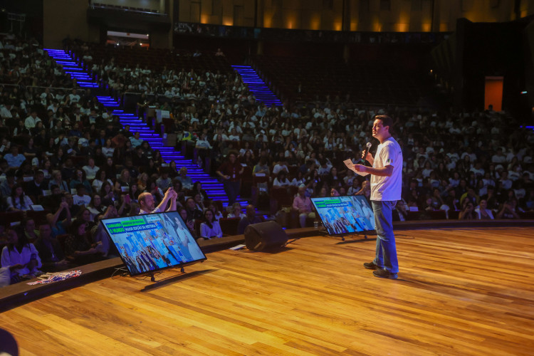 Ganhando o Mundo: 1,3 mil alunos passam pela preparação final antes do intercâmbio