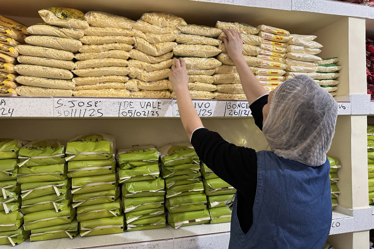 4,3 mil toneladas de alimentos: Governo entrega última remessa da merenda para as escolas