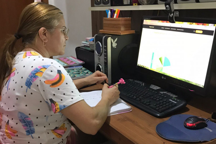 Marinalva Maria de Souza, 51 anos, terminou o Ensino Médio no Ceebja de Londrina, Norte do Estado,