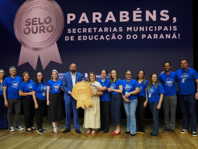 Municípios do Paraná recebem Selo Nacional Compromisso com a Alfabetização