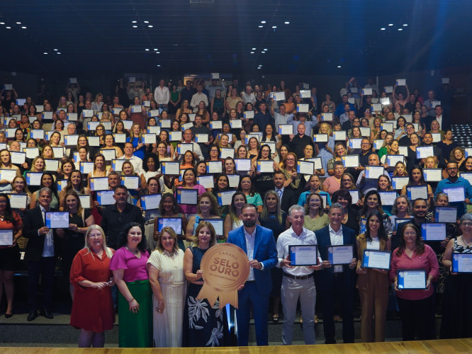 Municípios do Paraná recebem Selo Nacional Compromisso com a Alfabetização