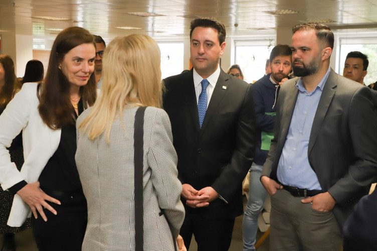 Ratinho Junior destaca conquistas da educação em evento da Gazeta do Povo