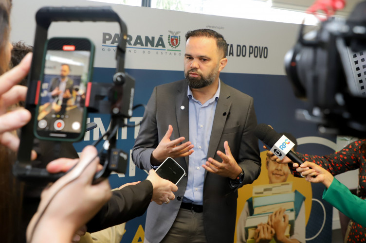 Ratinho Junior destaca conquistas da educação em evento da Gazeta do Povo