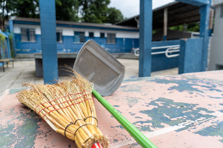 Limpeza, roçada e pintura: escolas estaduais se preparam para volta às aulas