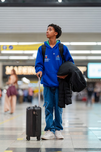 Emoção e expectativa: alunos do Ganhando o Mundo embarcam para o Canadá