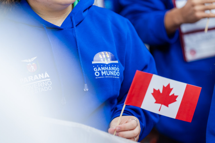 Emoção e expectativa: alunos do Ganhando o Mundo embarcam para o Canadá