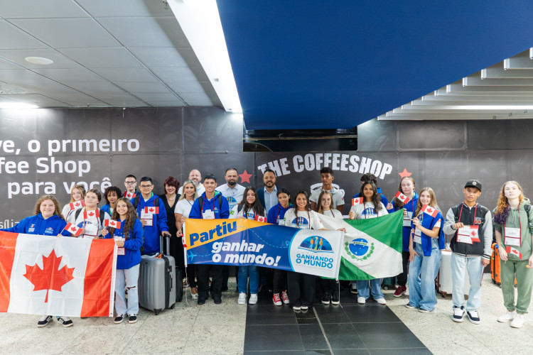 Emoção e expectativa: alunos do Ganhando o Mundo embarcam para o Canadá