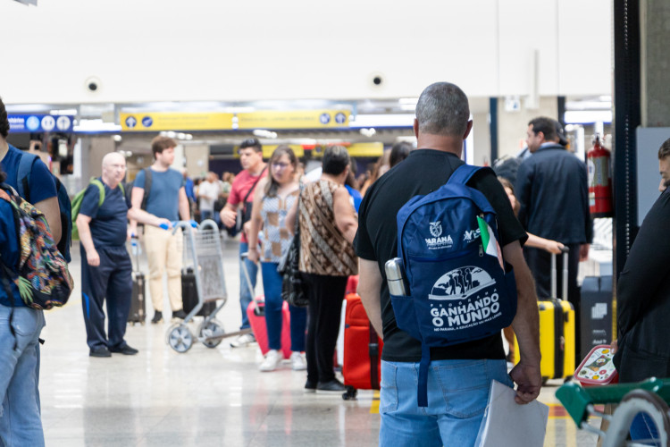 Ganhando o Mundo 2025: emoção de pais e alunos marca primeiros embarques do ano