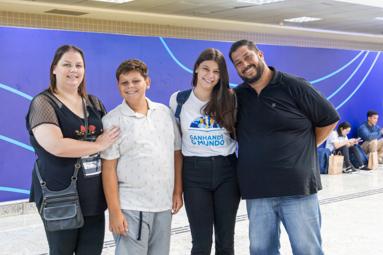 Ganhando o Mundo 2025: emoção de pais e alunos marca primeiros embarques do ano