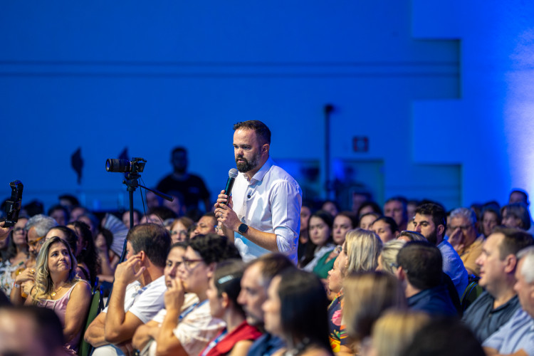 Estado anuncia 32 mil chromebooks para a rede e conectividade para 150 escolas