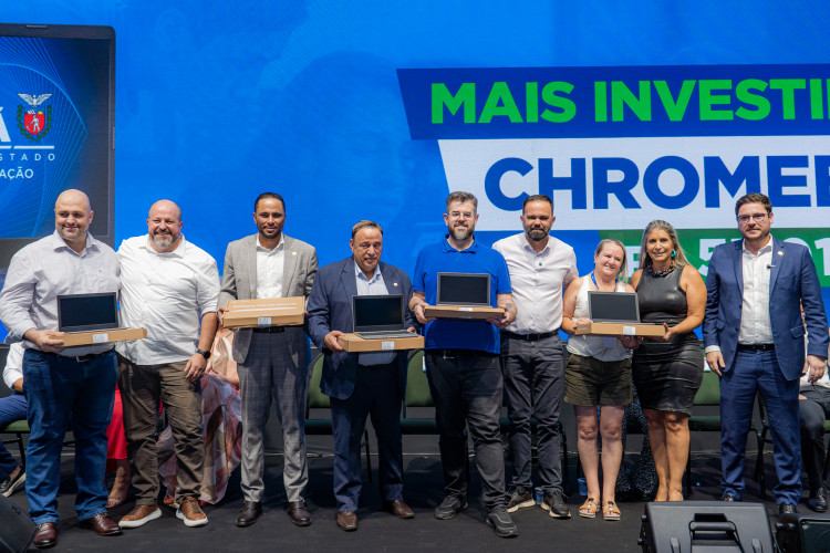 Estado anuncia 32 mil chromebooks para a rede e conectividade para 150 escolas