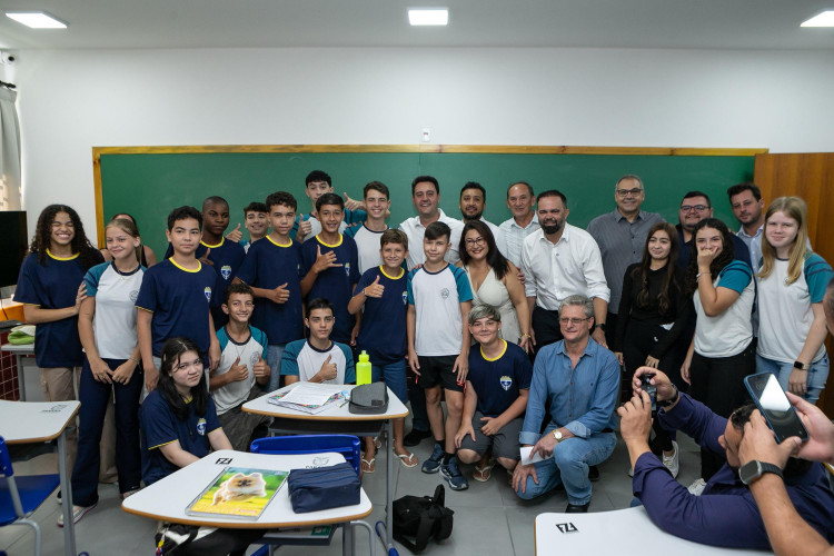 Governador inaugura sede própria e mais moderna de colégio em Toledo