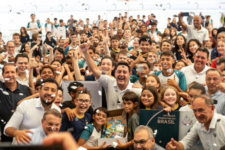Governador inaugura sede própria e mais moderna de colégio em Toledo