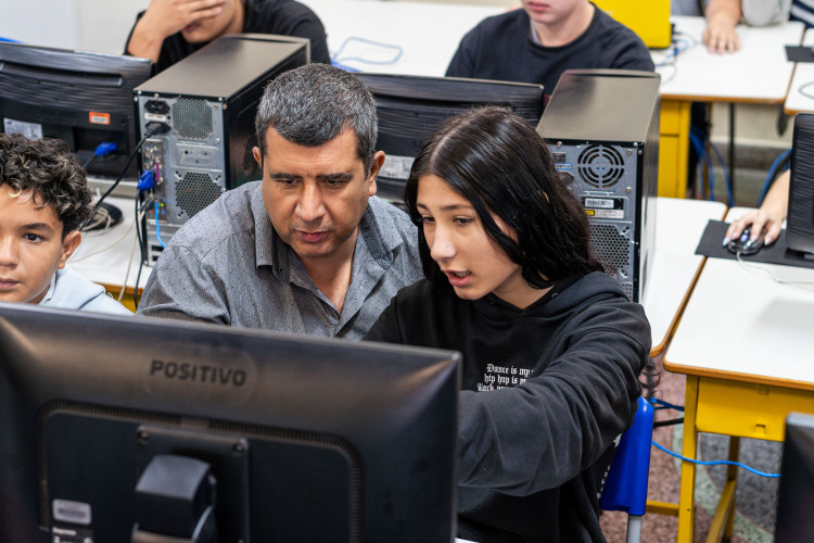 Censo: alunos do Paraná têm maior tempo de estudo do País e instrução da população dobra