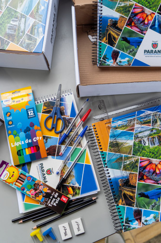 Inclusão e economia: pais e alunos aprovam kits escolares entregues pelo Estado