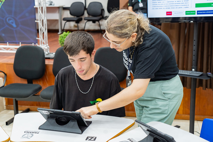 Paraná firma parceria com o Google para ampliar o uso de IA na educação