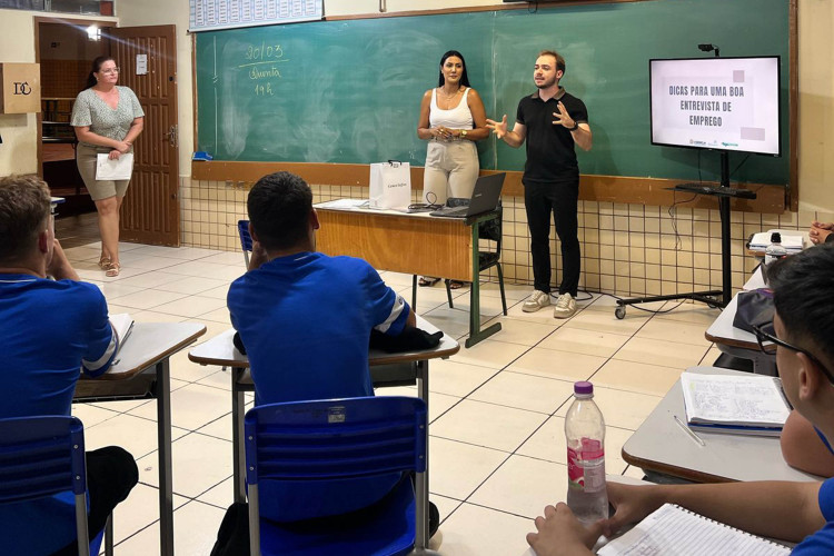 Educação financeira: alunos de Corbélia vivenciam realidade do mercado de trabalho