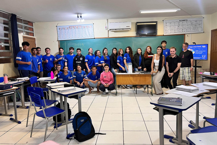 Educação financeira: alunos de Corbélia vivenciam realidade do mercado de trabalho