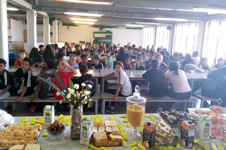 Vai um café com o diretor? Estratégias de escolas estaduais estão diminuindo evasão