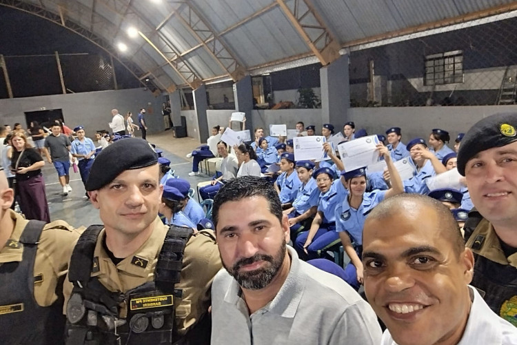 Vai um café com o diretor? Estratégias de escolas estaduais estão diminuindo evasão