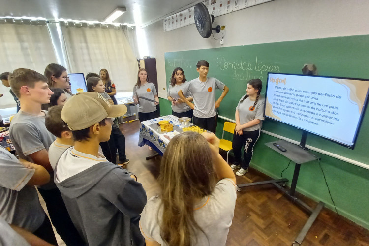 Equidade racial: 23 escolas recebem o Selo ERER Enedina Alves Marques do Governo