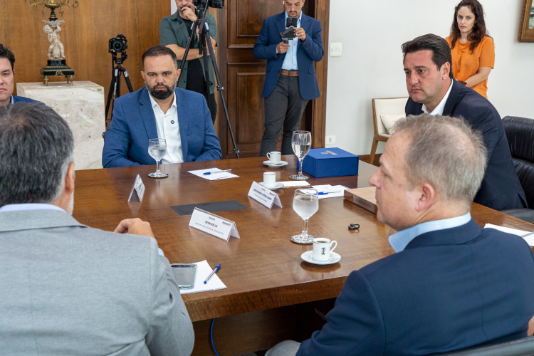 Paraná firma parceria inédita com Google para ampliar Inteligência Artificial na Educação