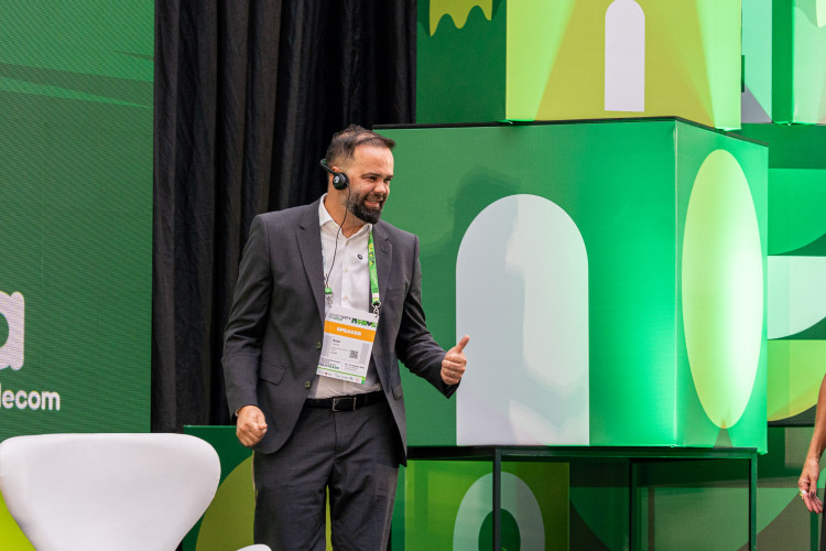 Conectividade e IA nas escolas do Paraná são destaques no Smart City Expo