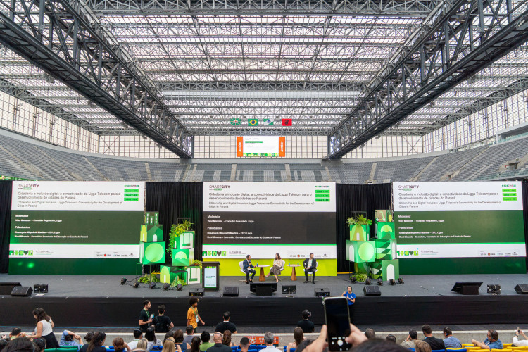 Conectividade e IA nas escolas do Paraná são destaques no Smart City Expo