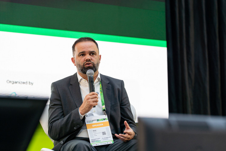 Conectividade e IA nas escolas do Paraná são destaques no Smart City Expo