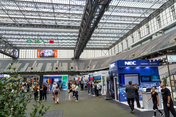 Conectividade e IA nas escolas do Paraná são destaques no Smart City Expo