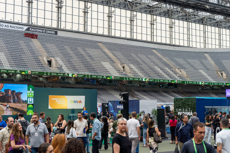 Conectividade e IA nas escolas do Paraná são destaques no Smart City Expo