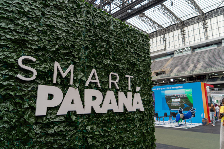 Conectividade e IA nas escolas do Paraná são destaques no Smart City Expo