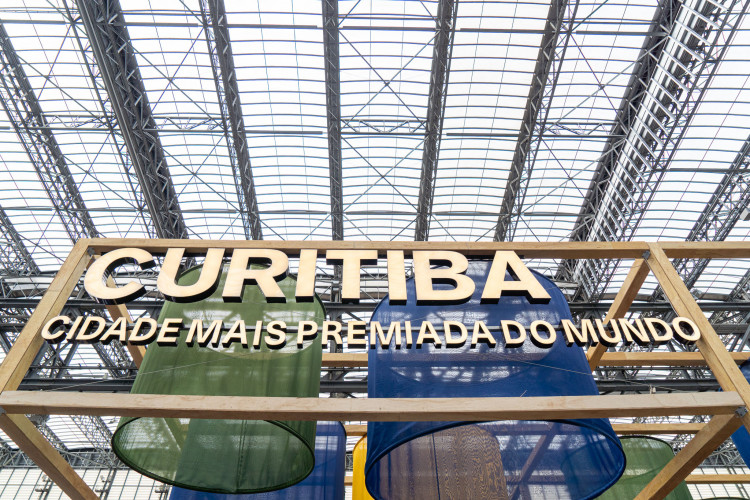 Conectividade e IA nas escolas do Paraná são destaques no Smart City Expo