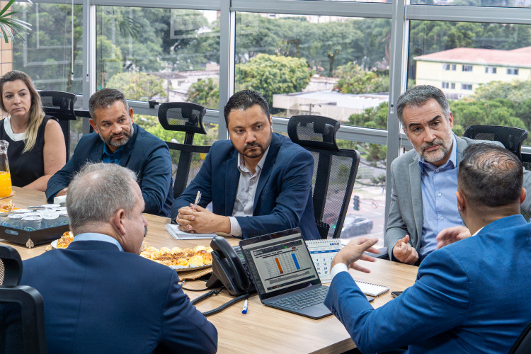 Paraná firma parceria inédita com Google para ampliar Inteligência Artificial na Educação