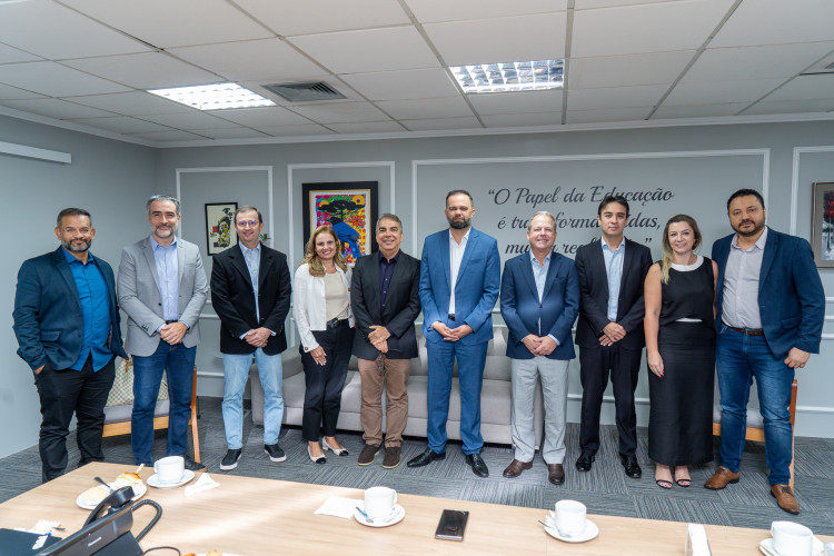 Paraná firma parceria inédita com Google para ampliar Inteligência Artificial na Educação