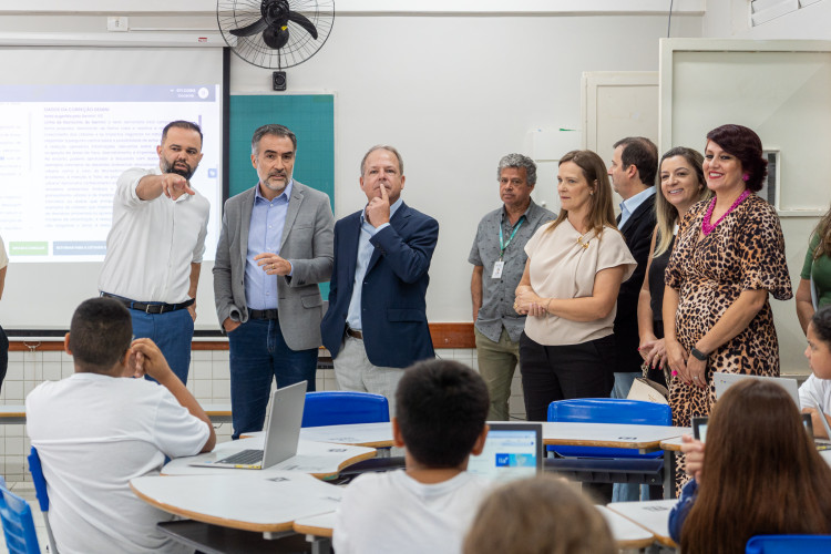 Paraná firma parceria inédita com Google para ampliar Inteligência Artificial na Educação