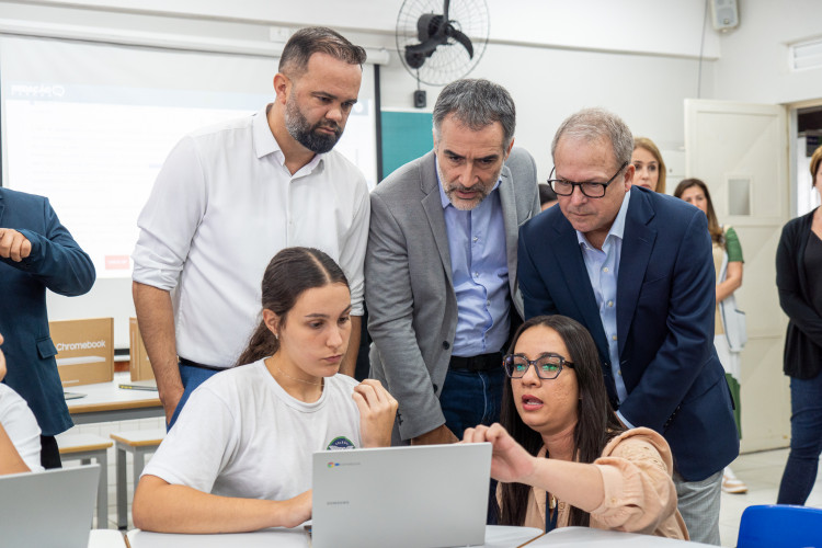 Paraná firma parceria inédita com Google para ampliar Inteligência Artificial na Educação